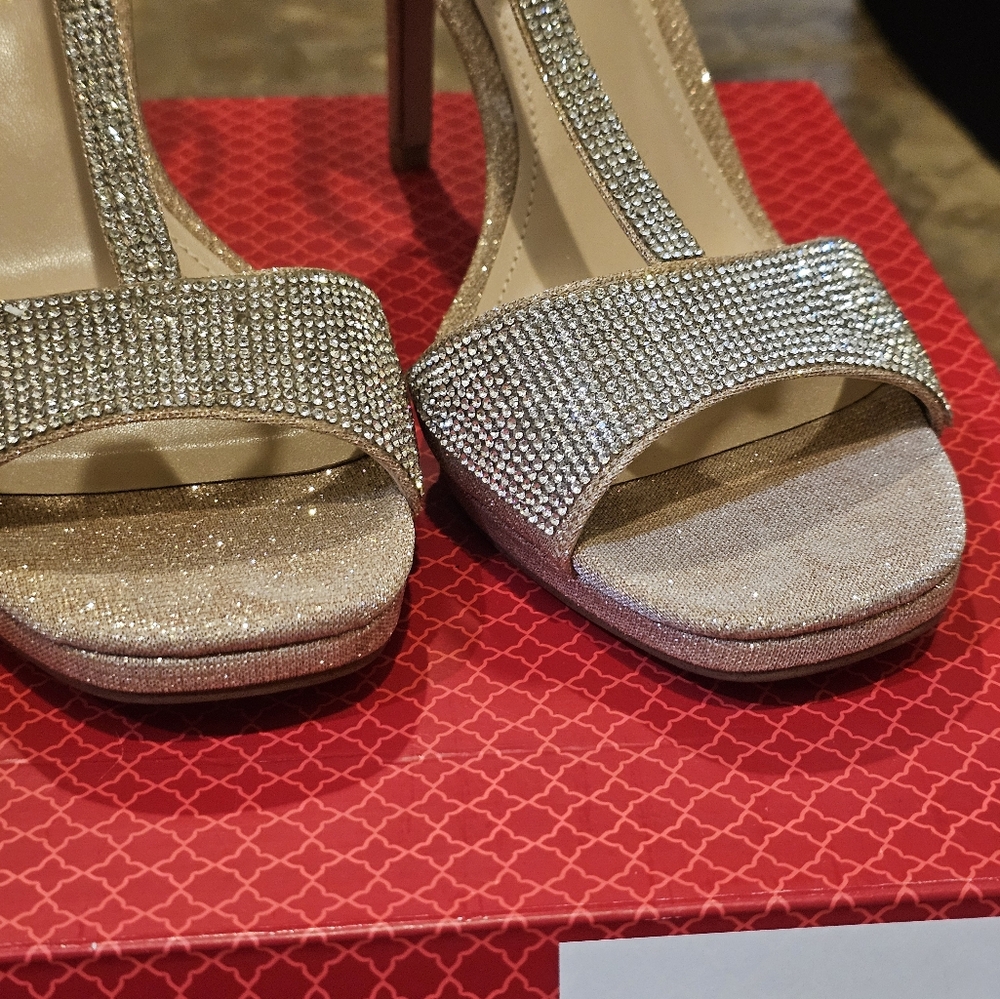 Kelly & Katie Glittering Silver and Gold Heels Size 8.5 - Picture 11 of 12